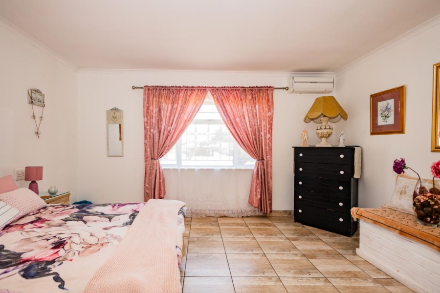 8 Bedroom Property for Sale in Joostenbergvlakte Western Cape